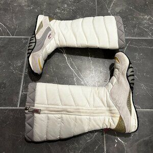 Mid Calf Length 2000s White Puma Winter Boots size 9